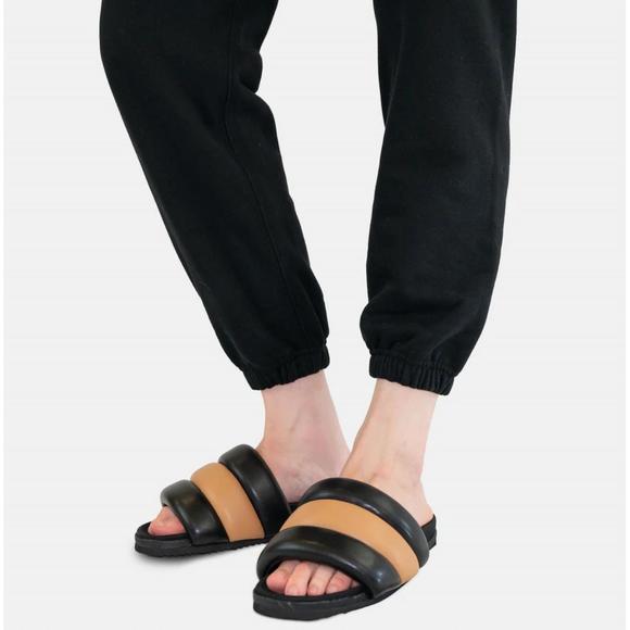 NEW ROAM the puffy sliders in black/tan - Picture 4 of 4